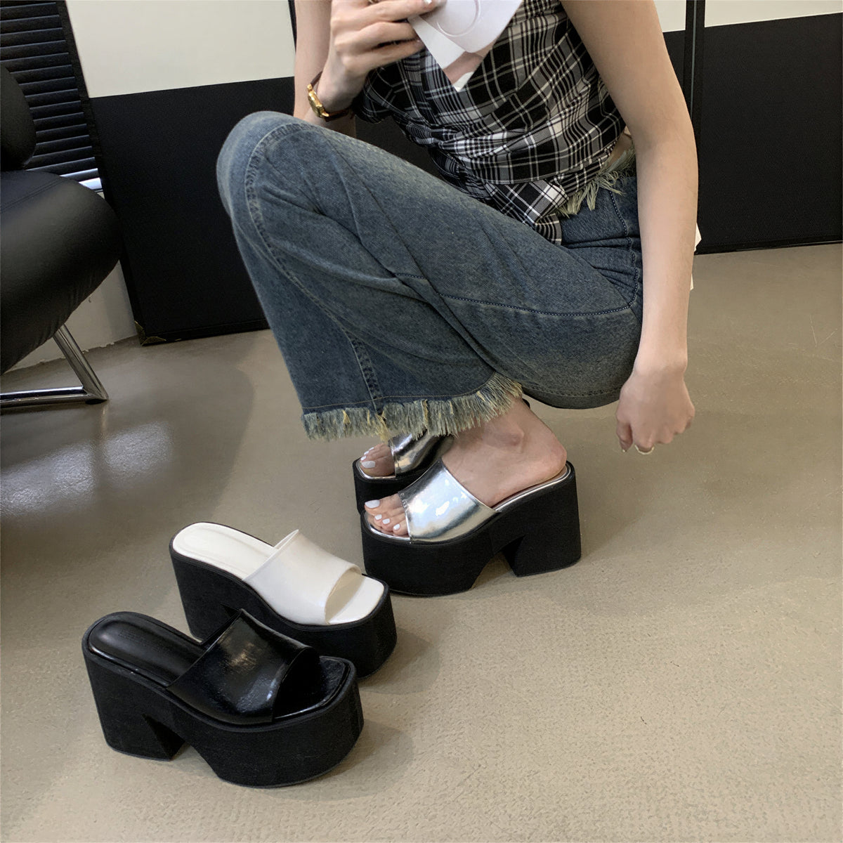 ミニマルワイドアッパー 厚底でスタイルアップ ピープトゥハイヒールミュール（厚底プラットフォーム）