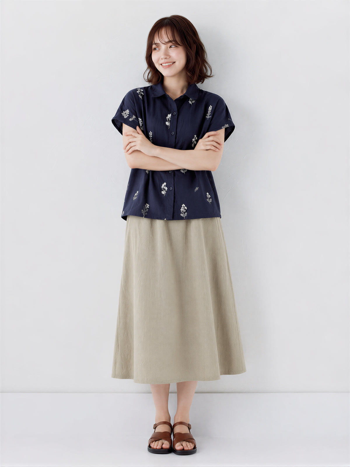 【全2色】M~3XL 小さめラウンドネック 花柄 ゆったり半袖シャツ