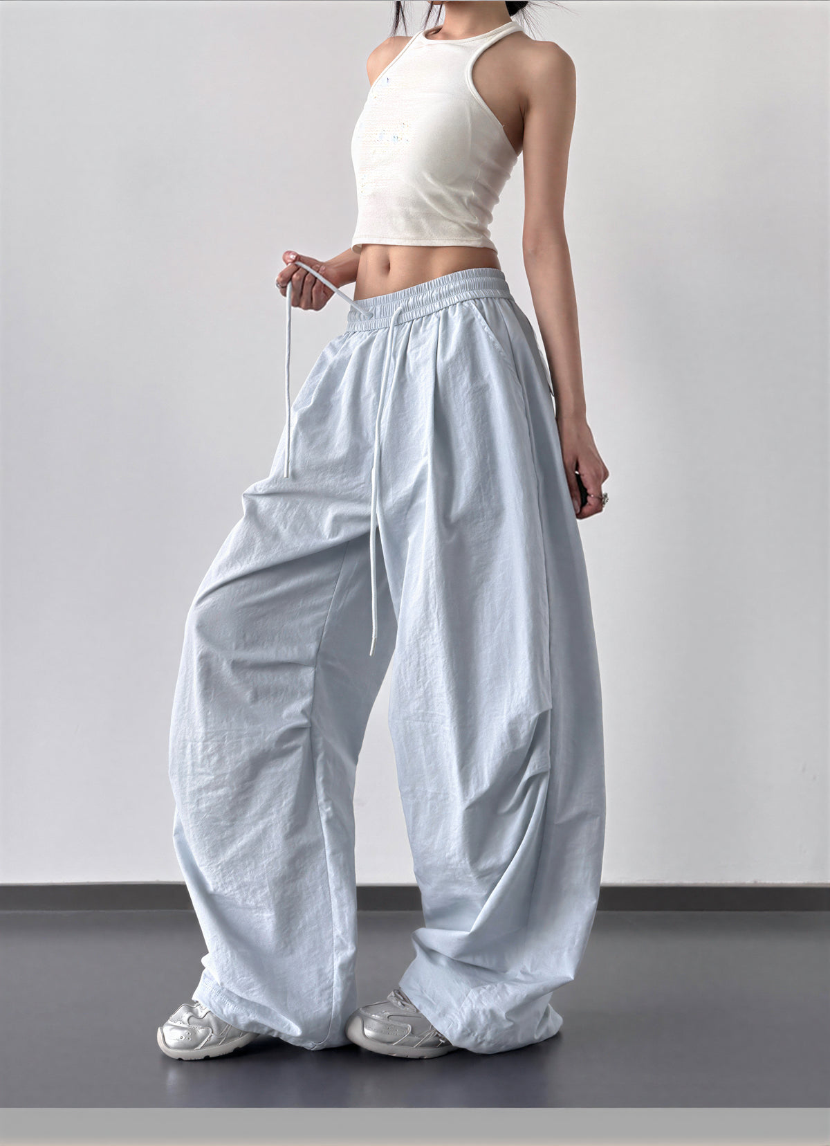 ドローストリングウエスト 立体シルエット ワイドレッグカーゴパンツ-サックス A02-XL