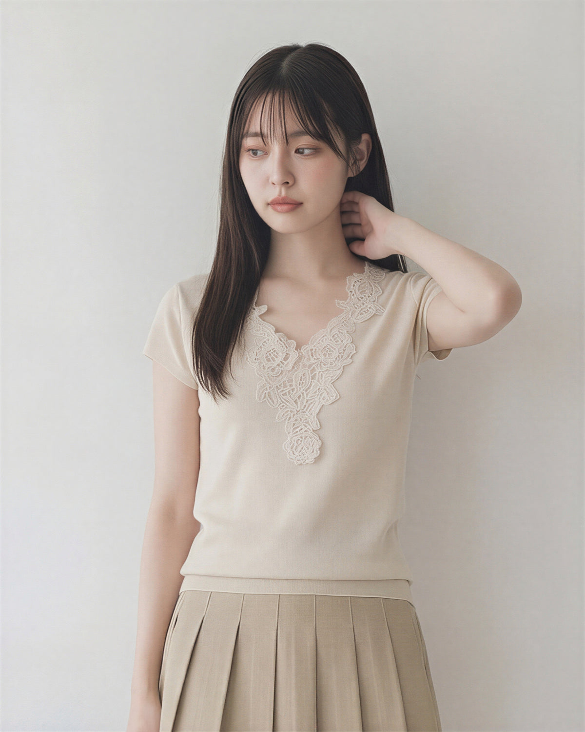 レースVネック スリムフィット 半袖Tシャツ