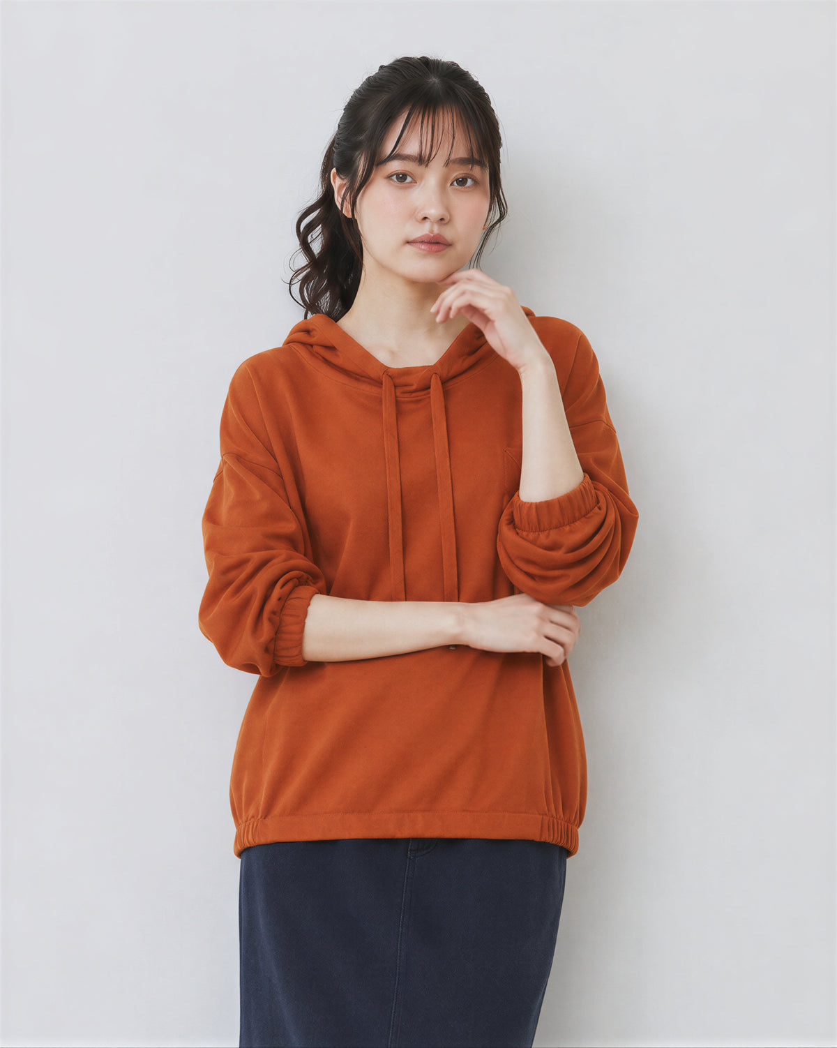 【秋新作】ゆったりドロップショルダー ドローストリングフード付きスウェット