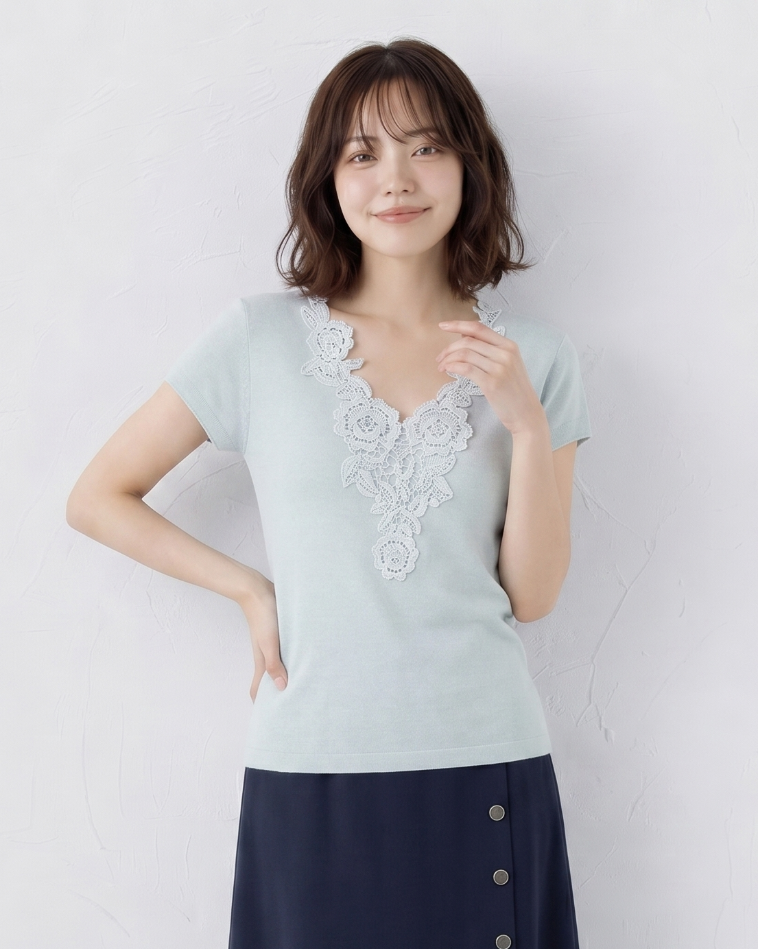 レースVネック スリムフィット 半袖Tシャツ