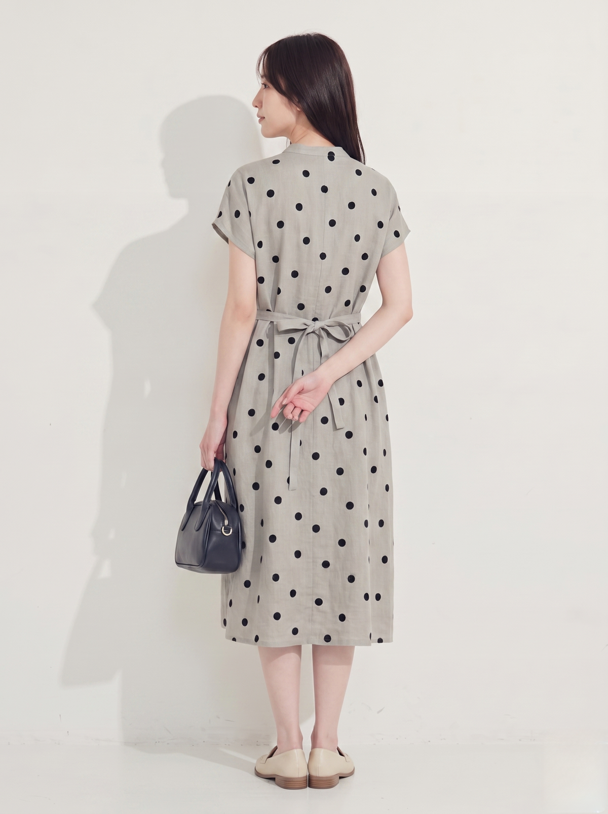 シルバーグレー カシュクールVネック ウエストマーク ドットワンピース