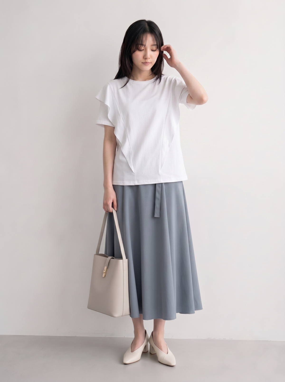 ラウンドネック フリルスリーブ ゆったりTシャツ