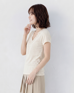 レースVネック スリムフィット 半袖Tシャツ