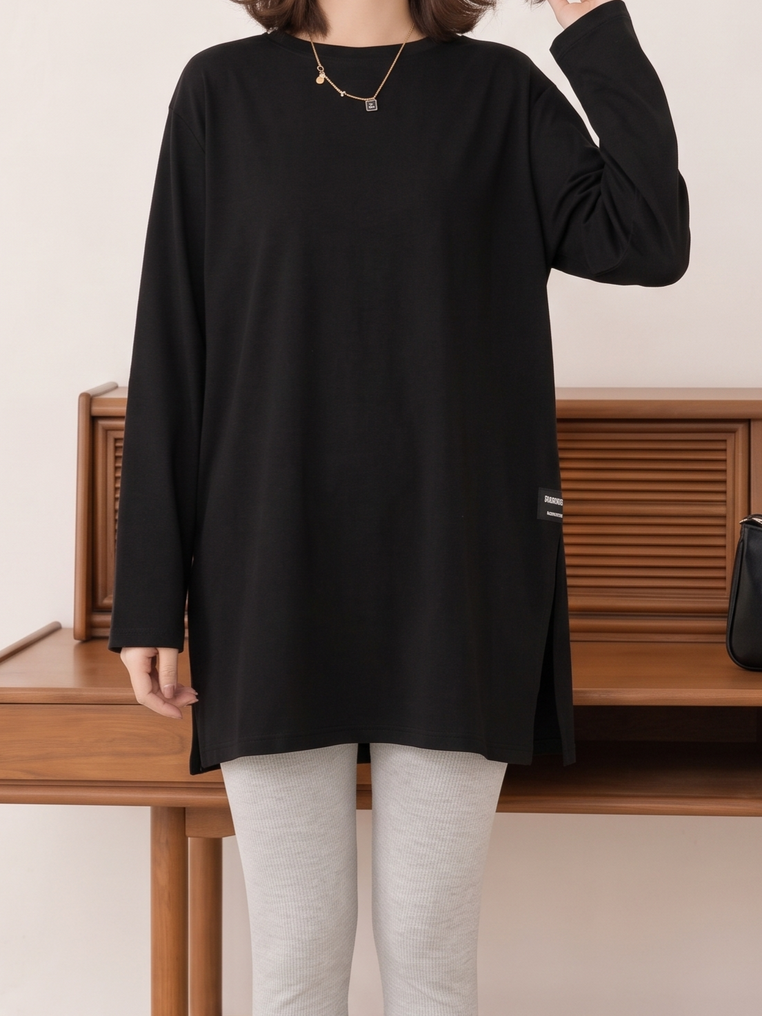 【秋新作】【全2色】S~2XL ゆったりドロップショルダー スリット入り長袖Tシャツ