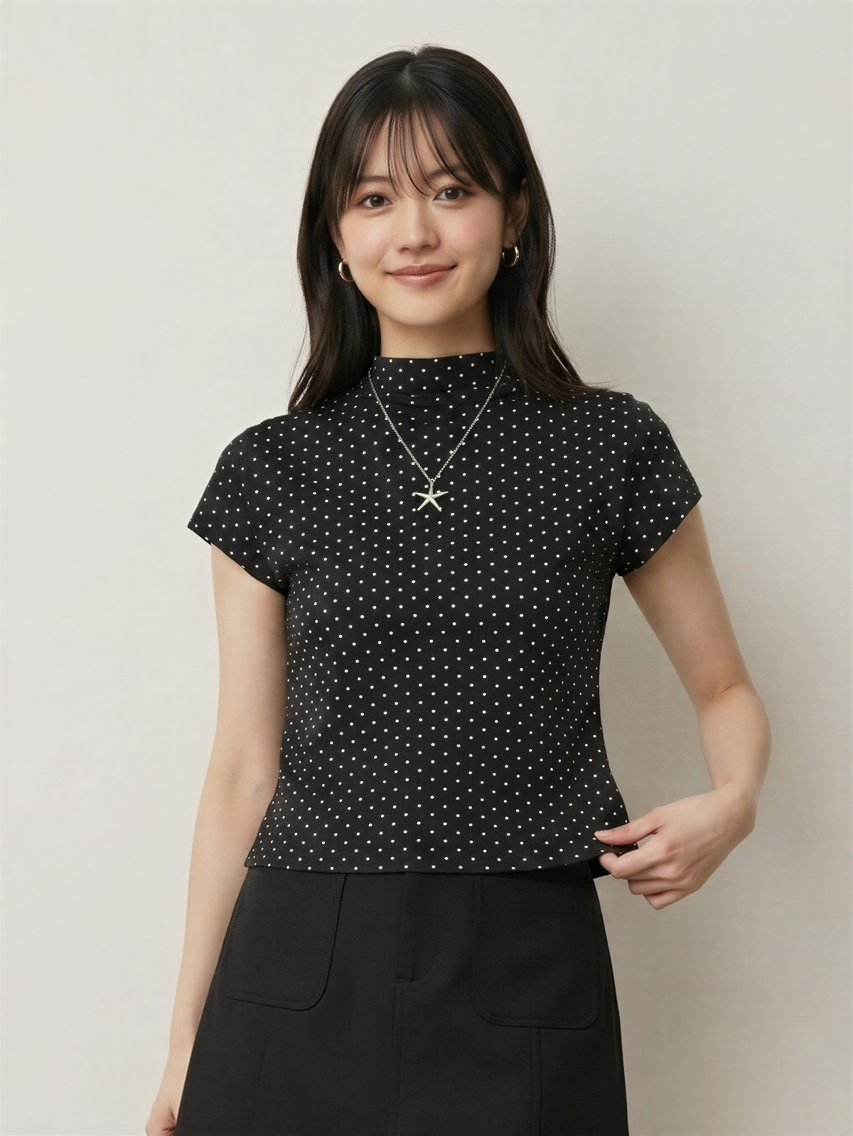 ブラック ドット柄 スタンドカラー スリムフィット 半袖Tシャツ