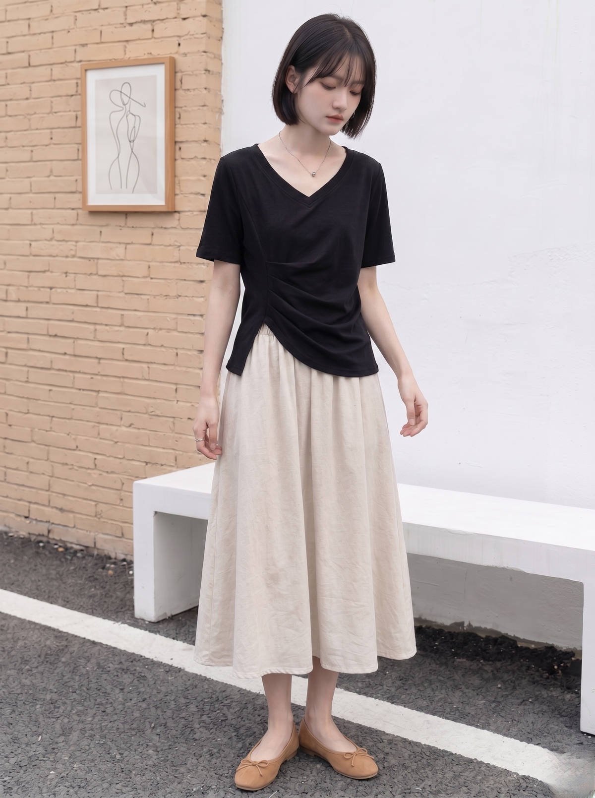 Vネック アシンメトリーギャザーTシャツ
