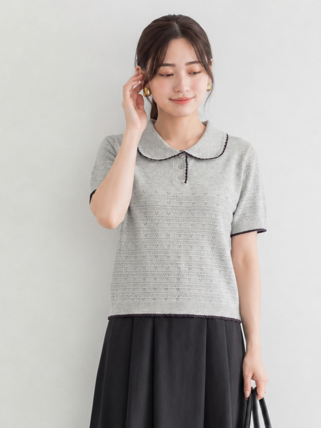 配色パイピングのポロ襟 透かし編み柄 ほどよくフィットするニットトップス