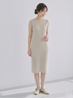 縦リブ ノースリーブ ストレート ミモレ丈 ニットワンピース