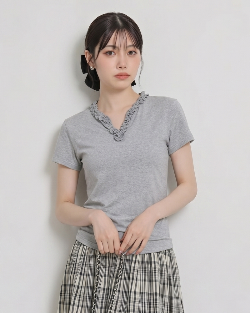 フリルVネック すっきりフィット 半袖 グレーTシャツ