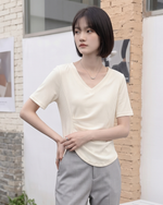 Vネック アシンメトリーギャザーTシャツ