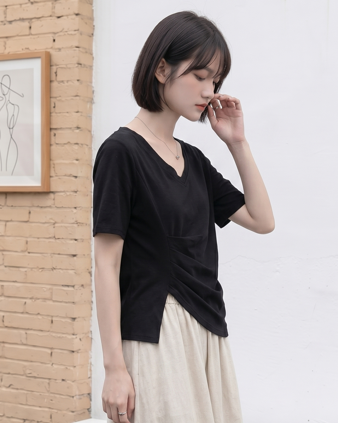 Vネック アシンメトリーギャザーTシャツ