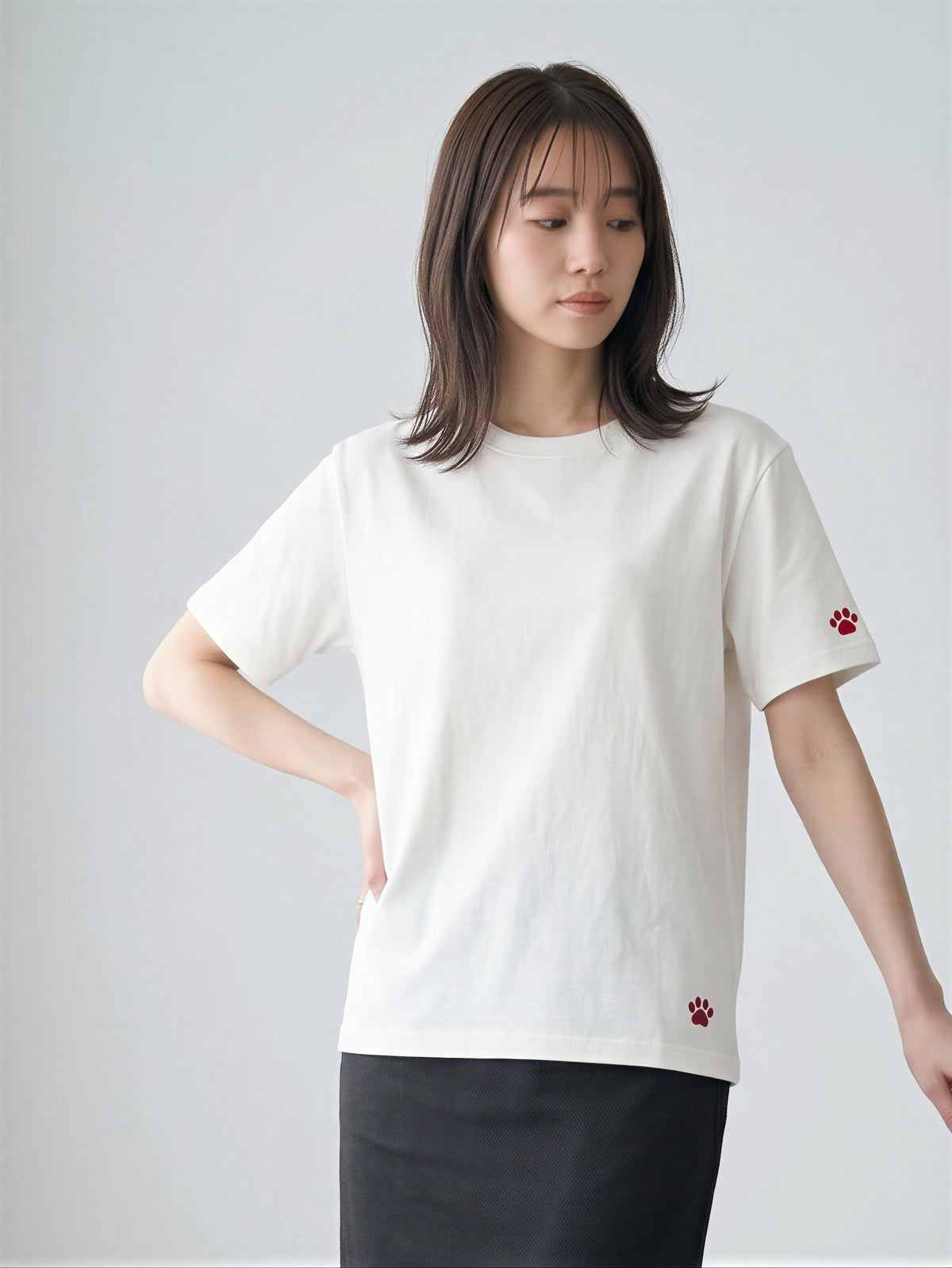 ラウンドネック ゆったり 小さな肉球プリントTシャツ-ホワイト-3XL