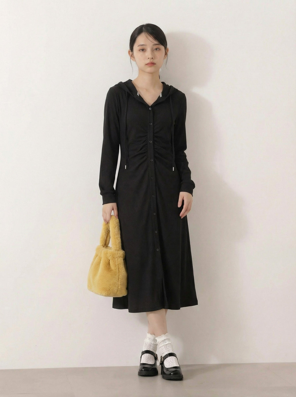 プリーツでウエストをシェイプ｜フロントボタン付きフード付きカーディガン風ワンピース-黑色-XL
