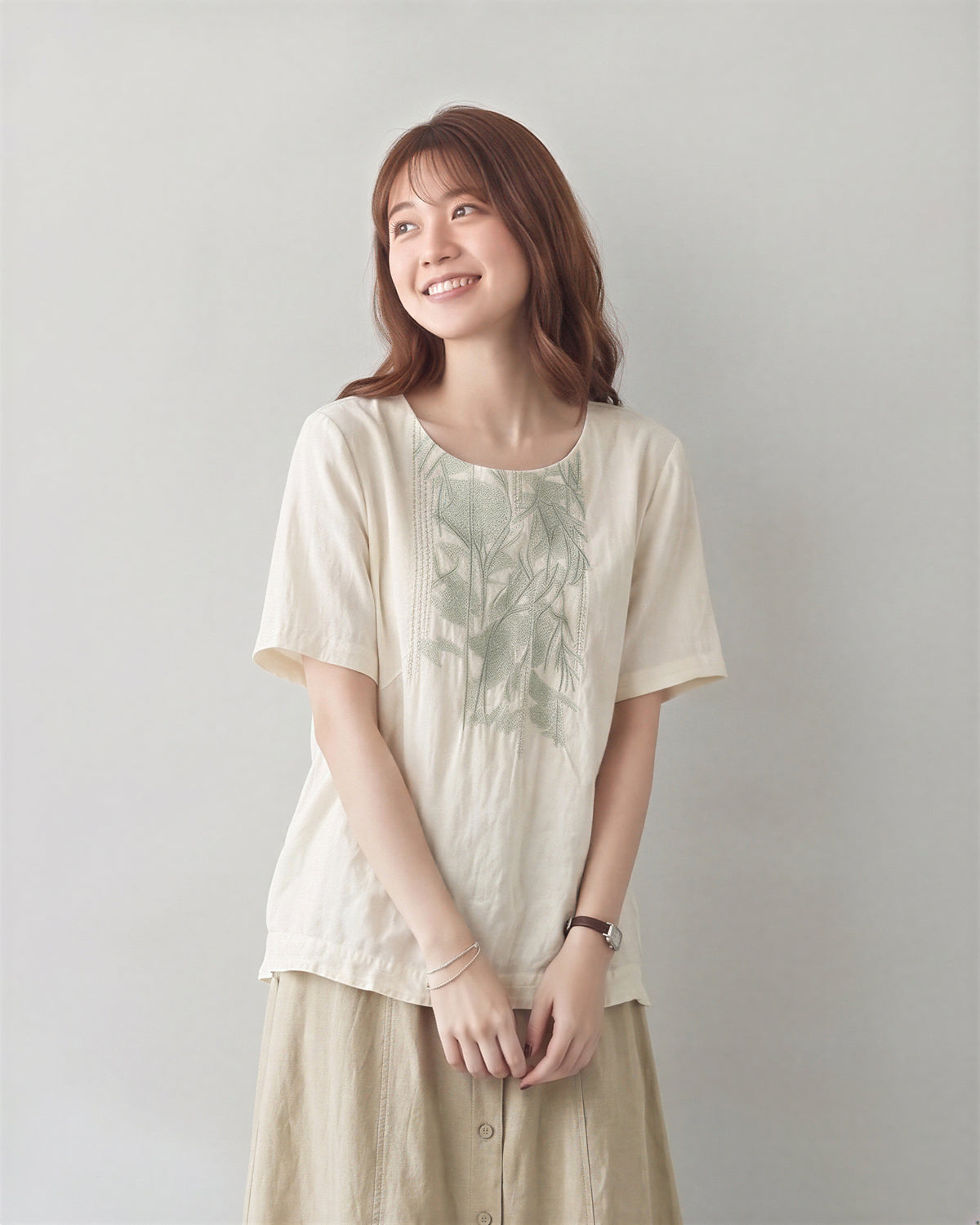 スクエアネック 刺繍 ゆったりTシャツ