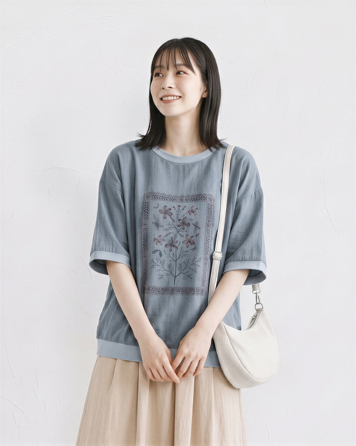 ゆったりドロップショルダー フラワープリントTシャツ