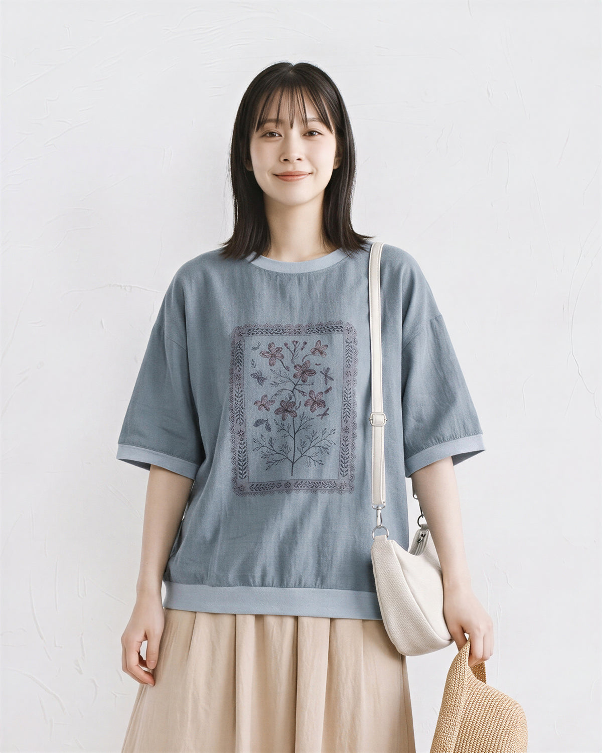 ゆったりドロップショルダー フラワープリントTシャツ