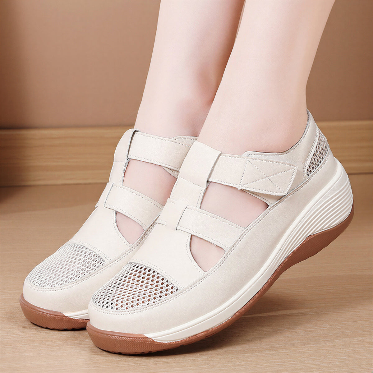 透かしデザイン ベルクロ 厚底サンダル