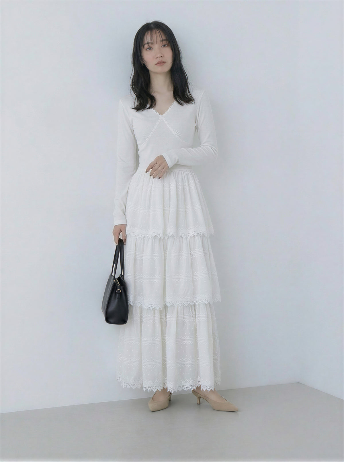 Vネック すっきりシルエット 切り替えティアードロングワンピース