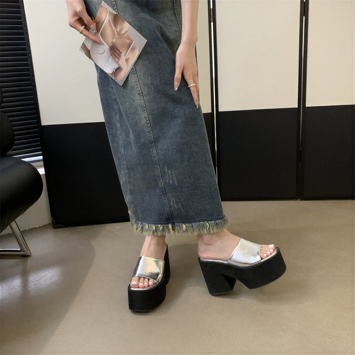 ミニマルワイドアッパー 厚底でスタイルアップ ピープトゥハイヒールミュール（厚底プラットフォーム）