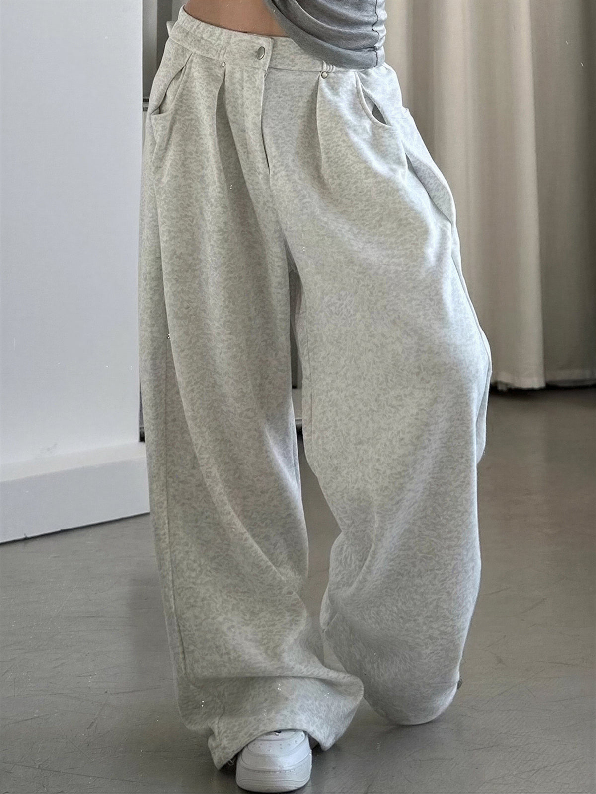 ローライズ タック入りワイドレッグスウェットパンツ