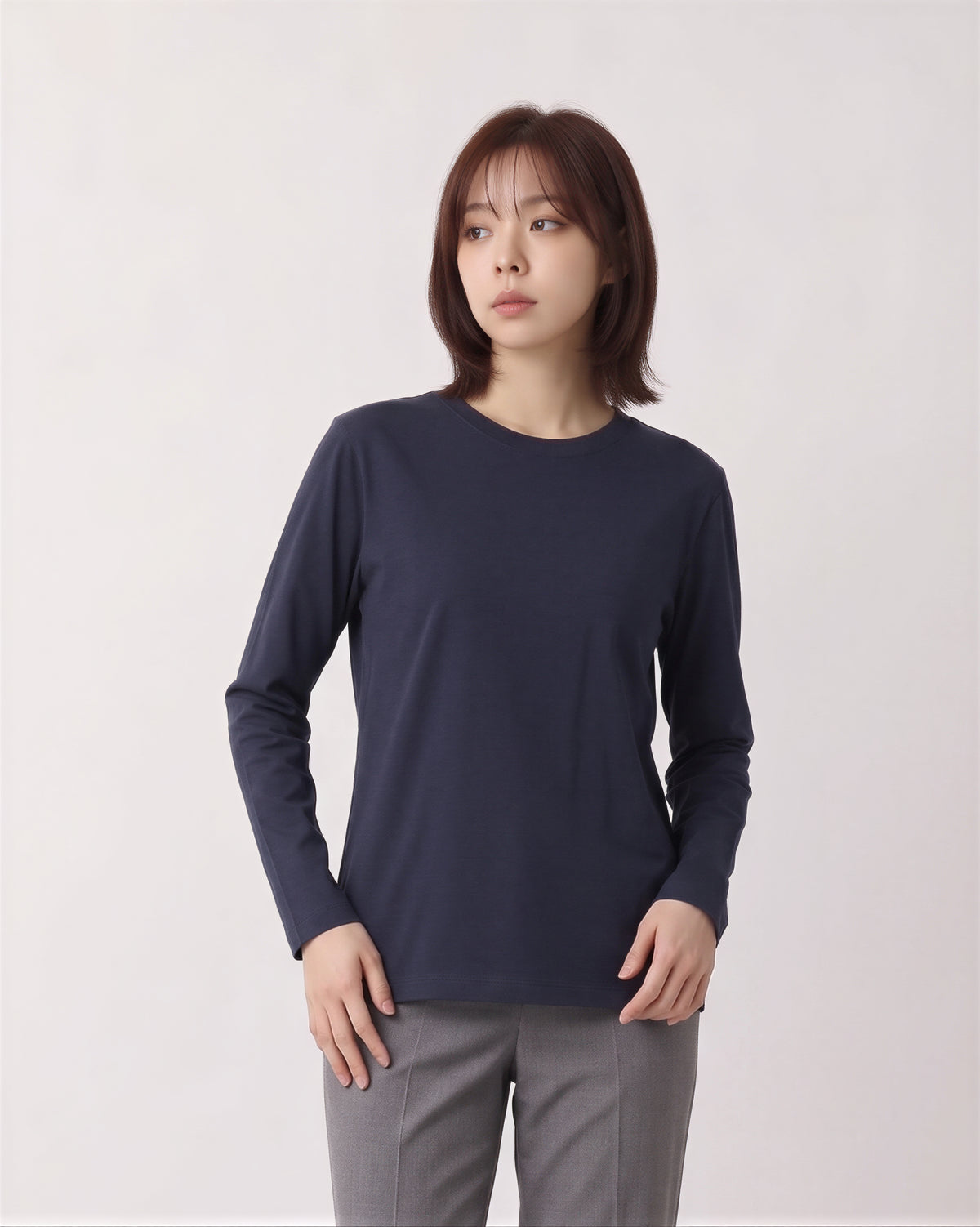 クルーネック ストレートシルエット ゆったり 長袖Tシャツ