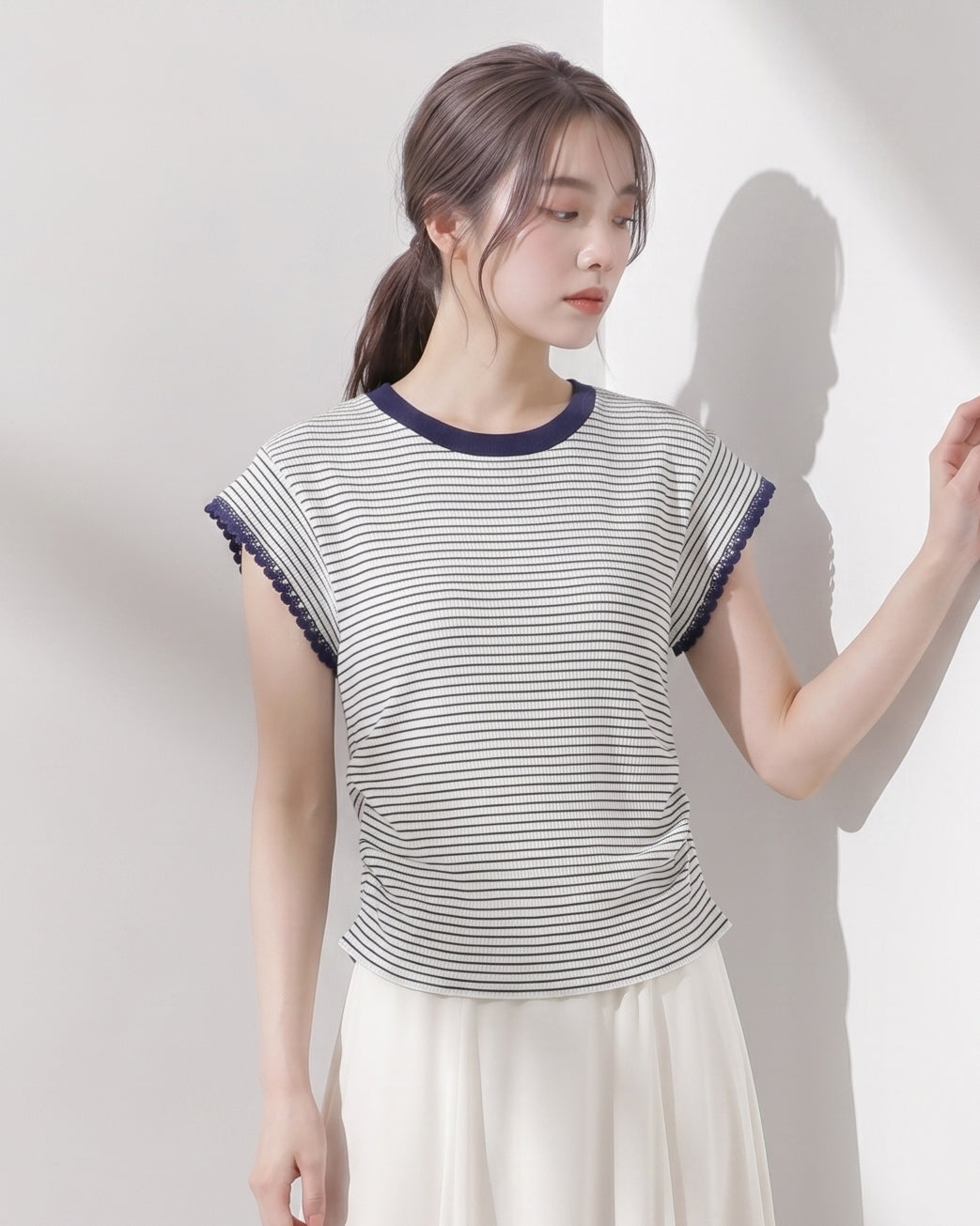 ブルーストライプ 配色ネックトリムTシャツ