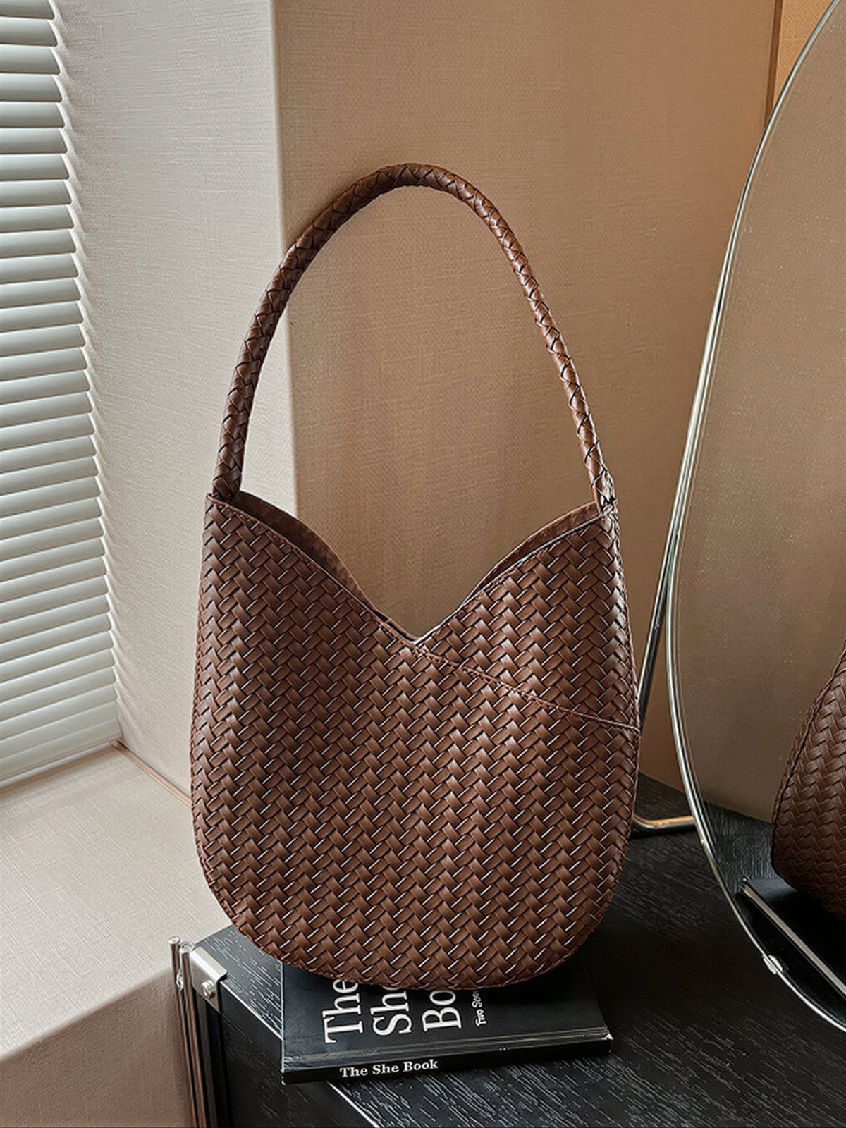 立体編み カーブシルエット ワンショルダーバケットバッグ