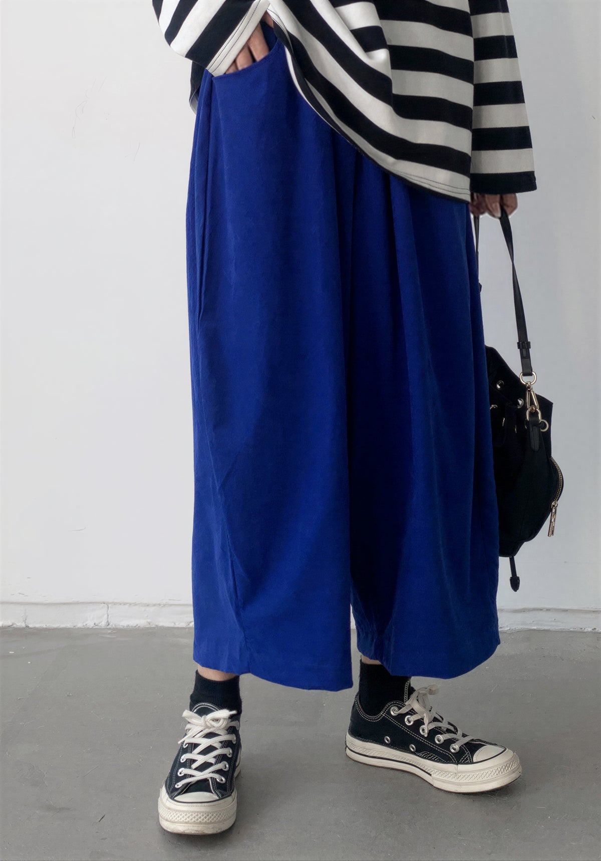 ゆったりカーブシルエット 立体サルエルパンツ