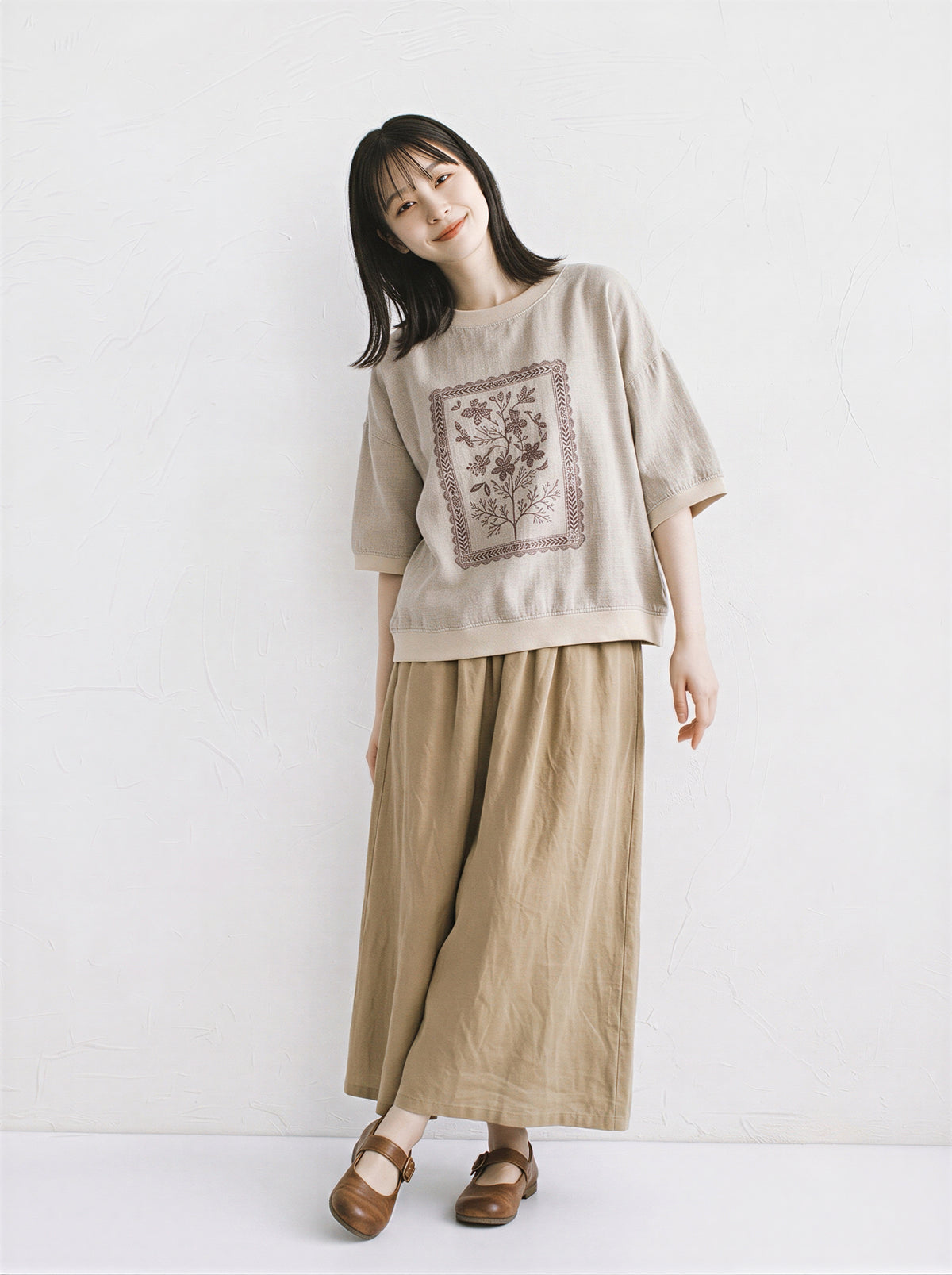 ゆったりドロップショルダー フラワープリントTシャツ