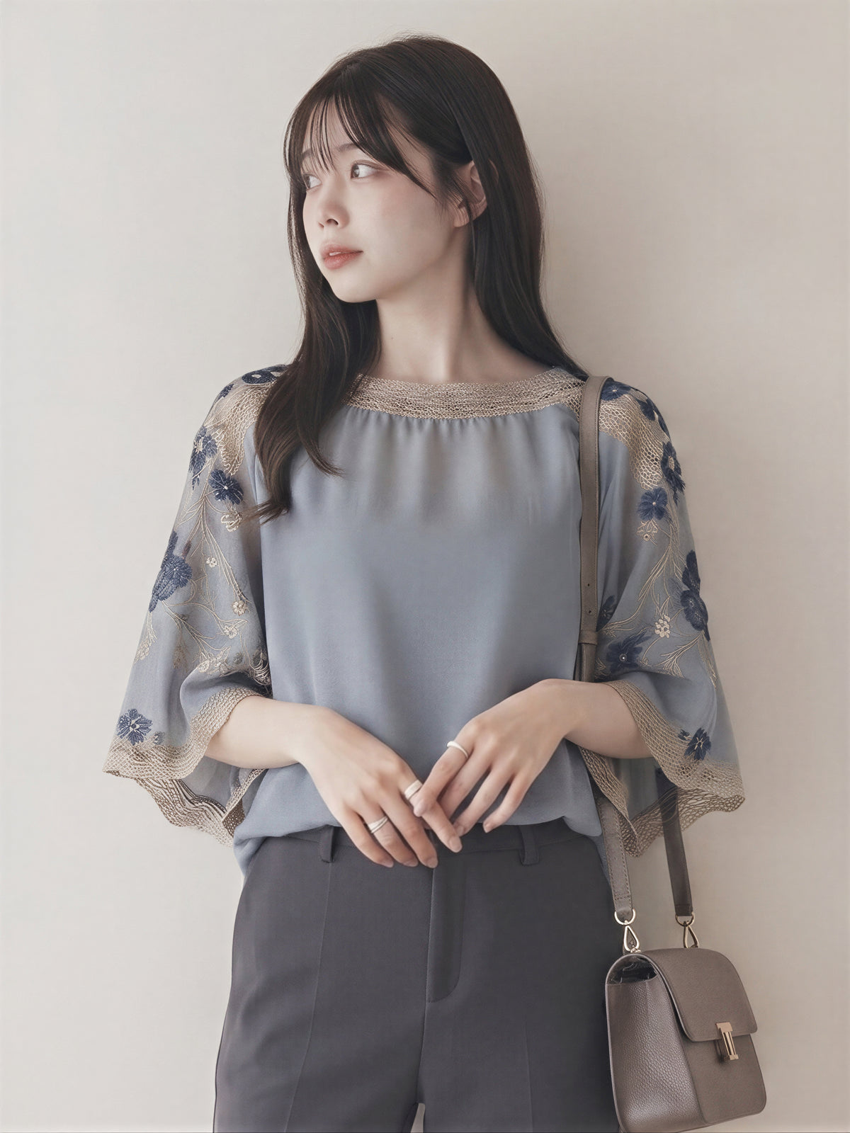 刺繍レース切り替えフレアスリーブブラウス-サックス-L