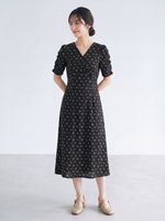 Vネック ウエストシェイプ バックスリット 小花柄ワンピース