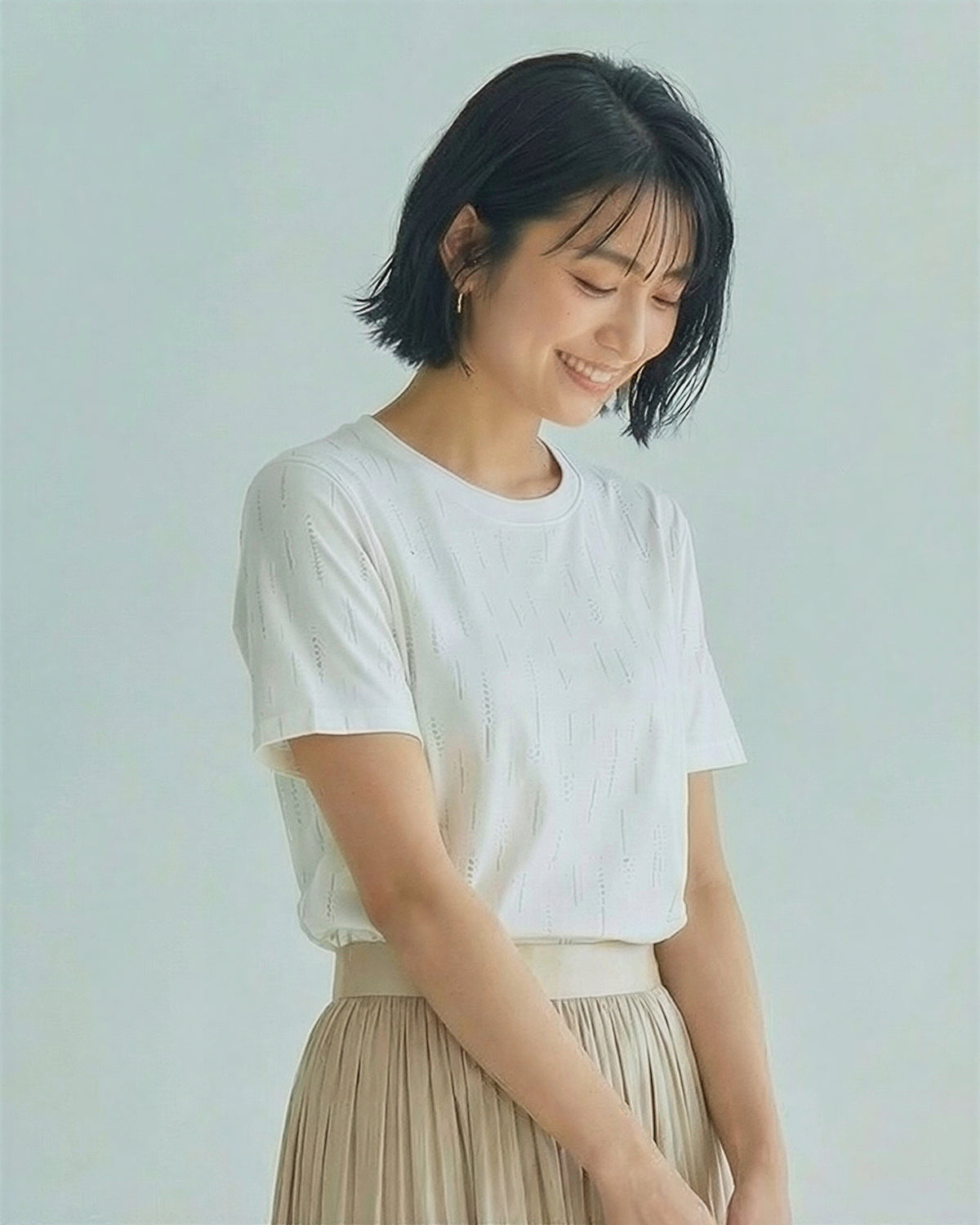 縦ラインスパンコール付き クルーネック ストレート 半袖Tシャツ