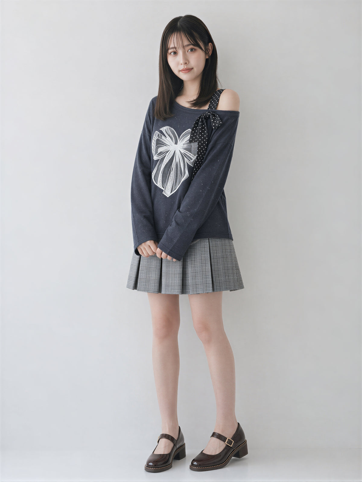 【全2色】M~2XL オフショルダー リボンプリントTシャツ