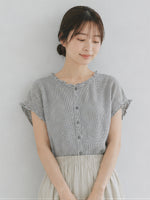 ライトグレーの小格子フリルシャツ-ライトグレー-L
