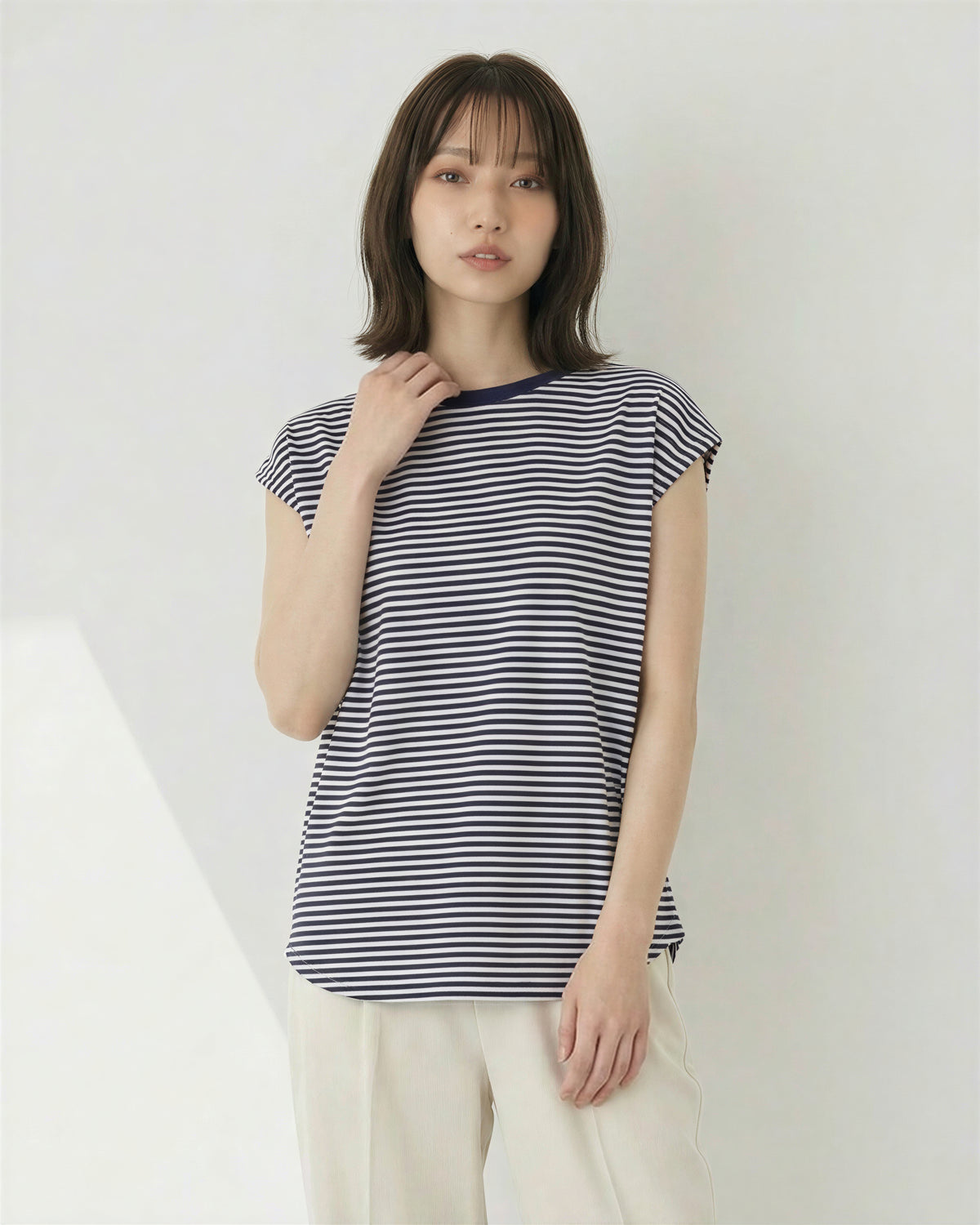 ボーダー柄 ゆったり バットスリーブ クルーネックTシャツ