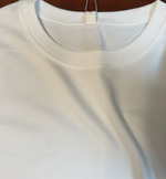 ラウンドネック ゆったり 小さな肉球プリントTシャツ
