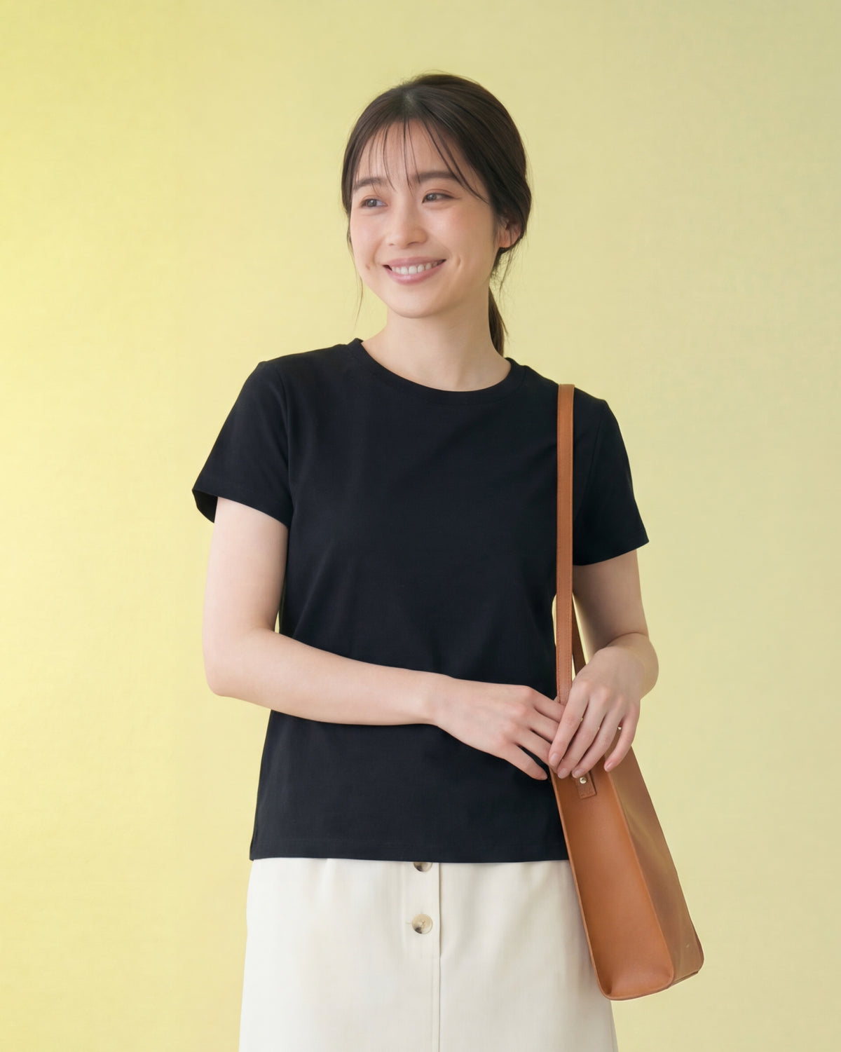 スリムフィット 伸縮性 クルーネック ショート丈 半袖Tシャツ