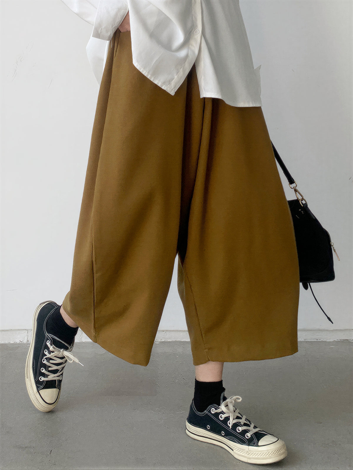 ゆったりカーブシルエット 立体サルエルパンツ