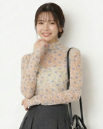 ライトベージュ 小花柄 ハイネック（プチ） スリムフィット インナー 長袖Tシャツ
