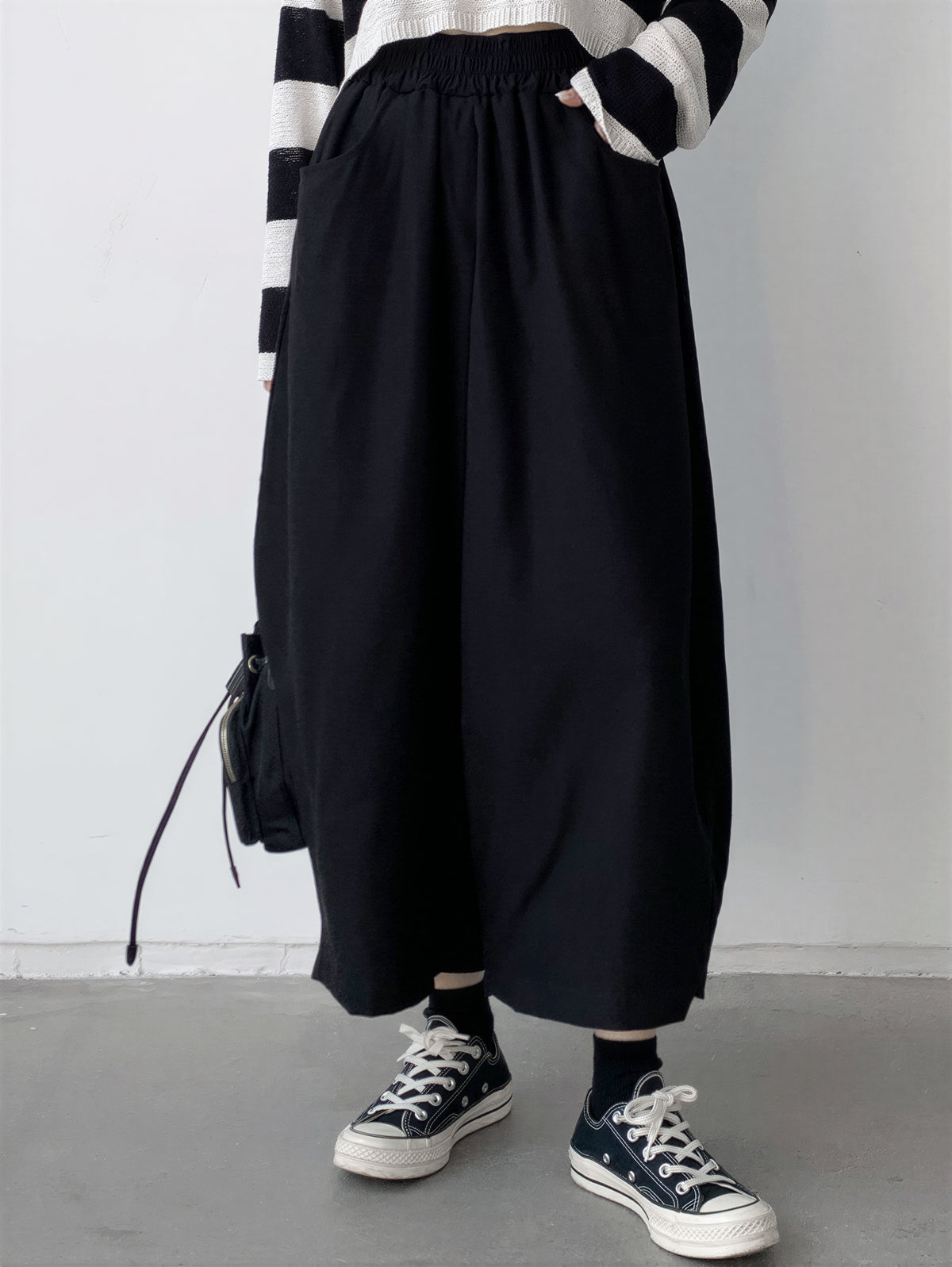 ゆったりカーブシルエット 立体サルエルパンツ