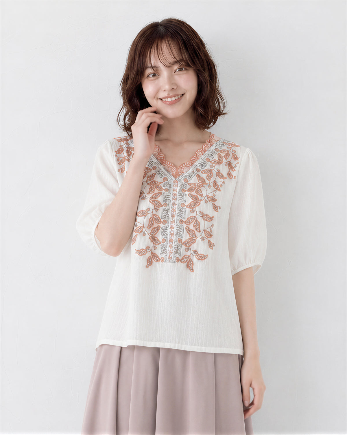 M~2XL Vネック 刺繍パフスリーブTシャツ