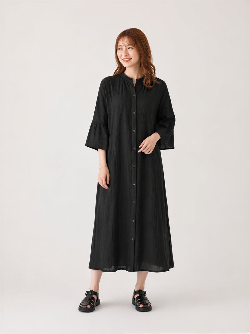 ゆったりシルエットのフリルスリーブ シャツワンピース-ブラック-L