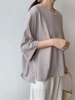 ゆったりドロップショルダー スリットTシャツ