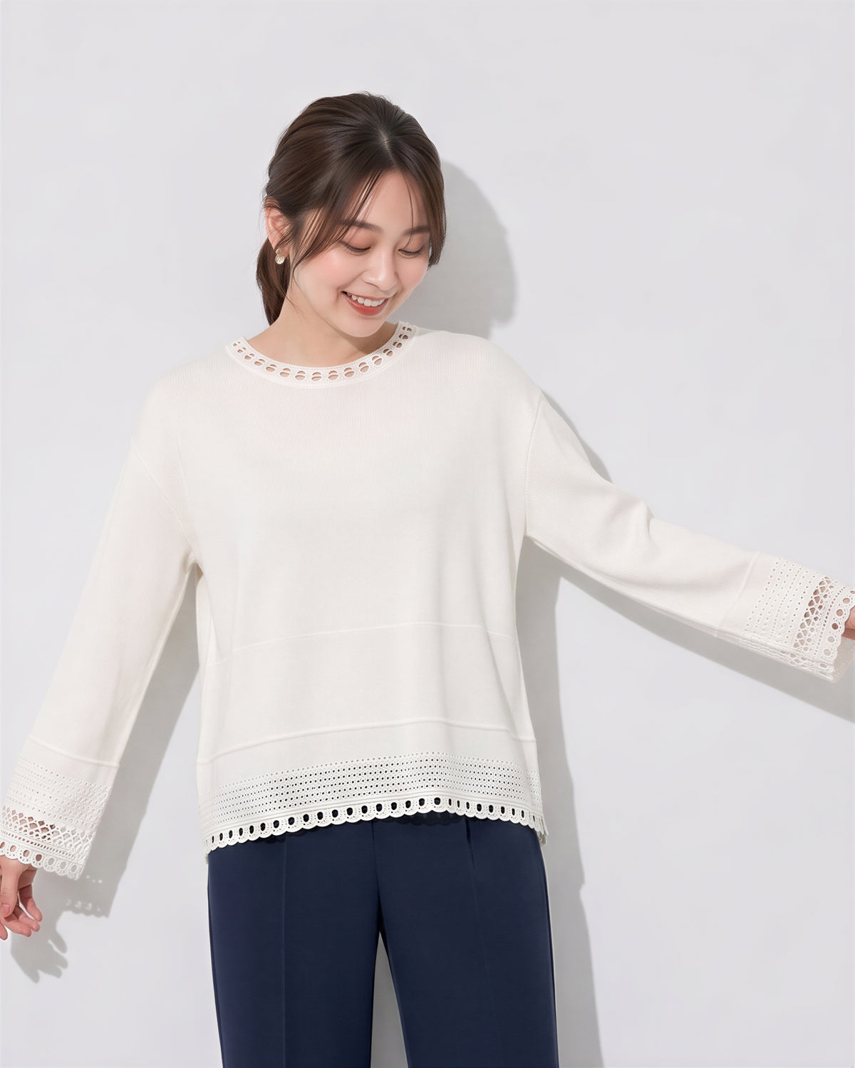 S~2XL 透かしレース付きクルーネックニット