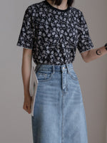 ブラック小花柄スリム半袖Tシャツ