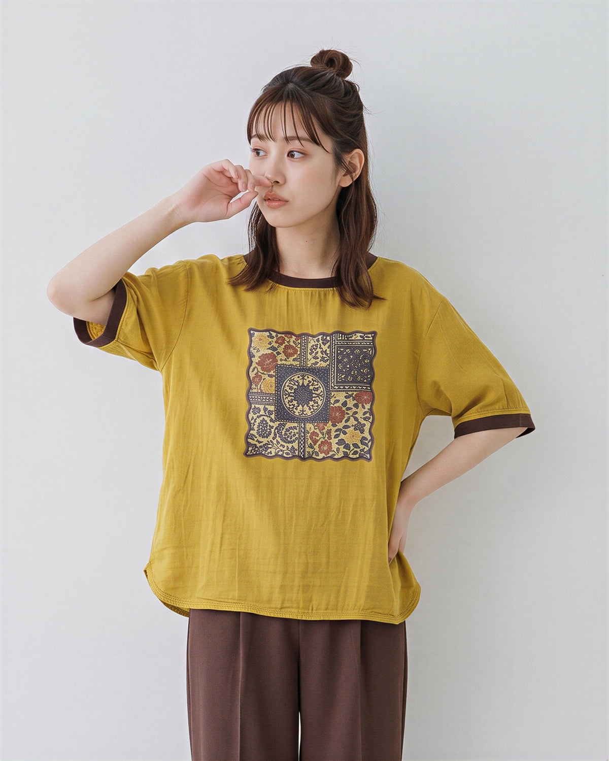 ゆったりクルーネック 配色トリムプリントTシャツ