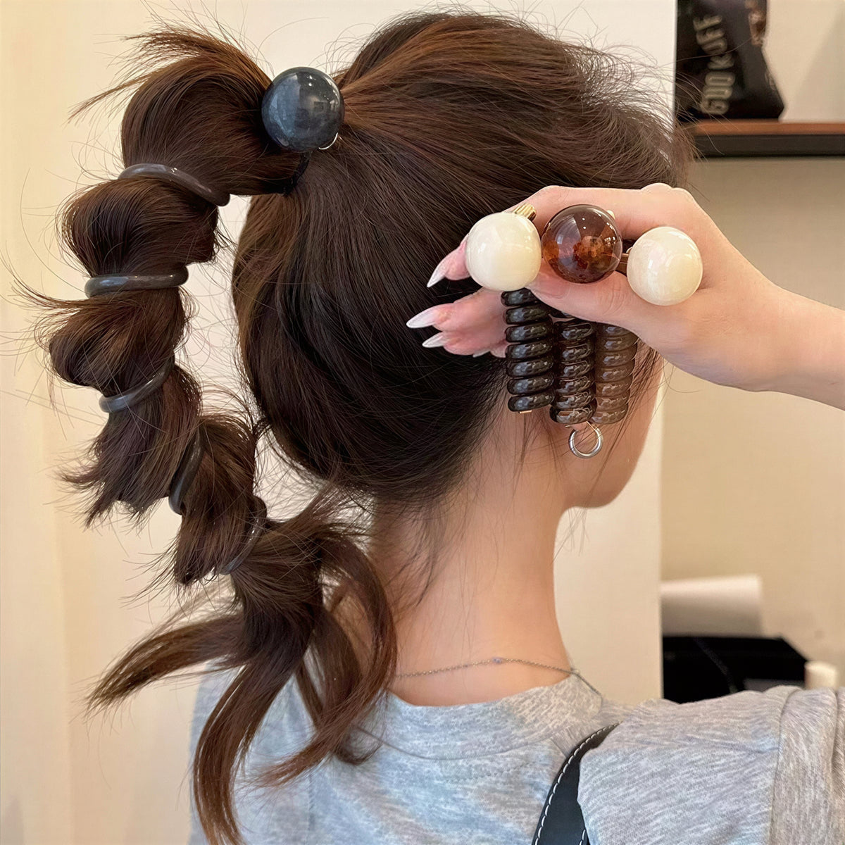 【全4色】アセテート風ビーズ付き ツイストデザイン 電話コードヘアゴム