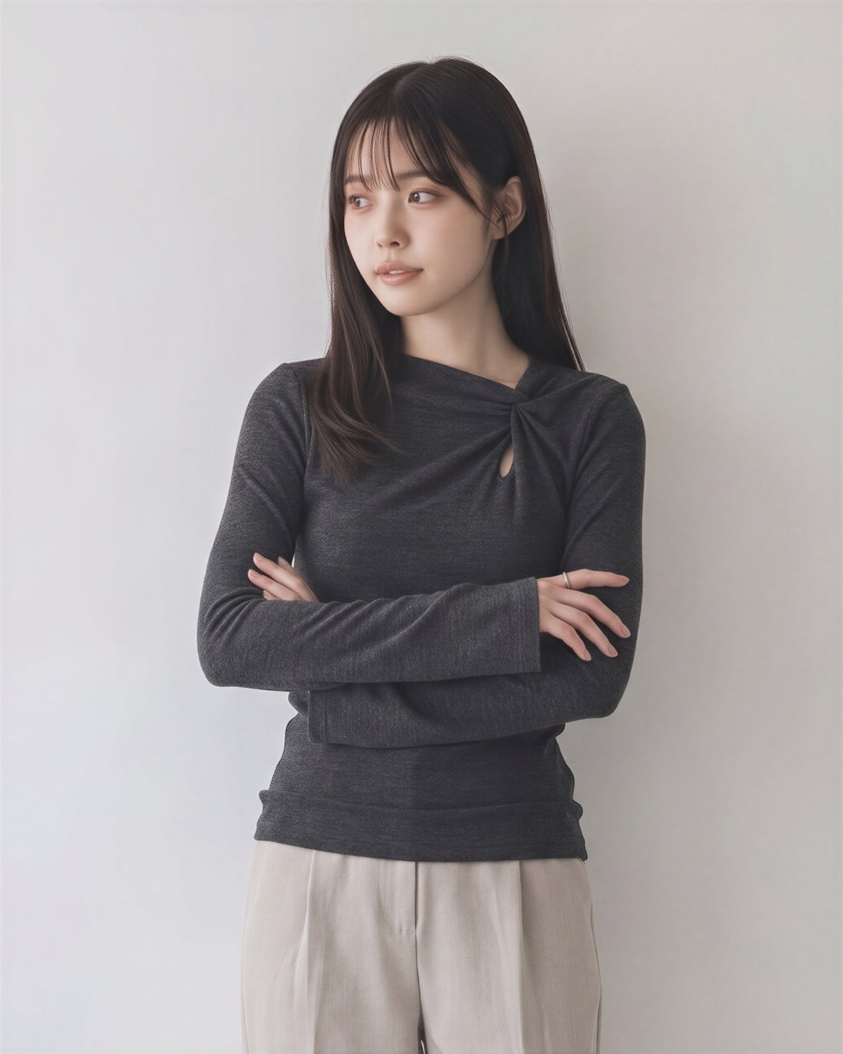 【秋新作】ツイストカットアウト スリムフィット フレアスリーブTシャツ